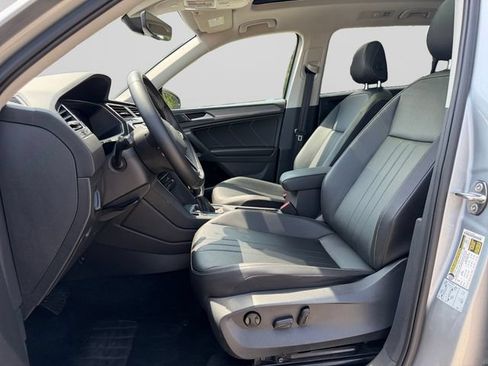 Used 2022 Volkswagen Tiguan SE w/ Panoramic Sunroof Package AWD/4WD image 10