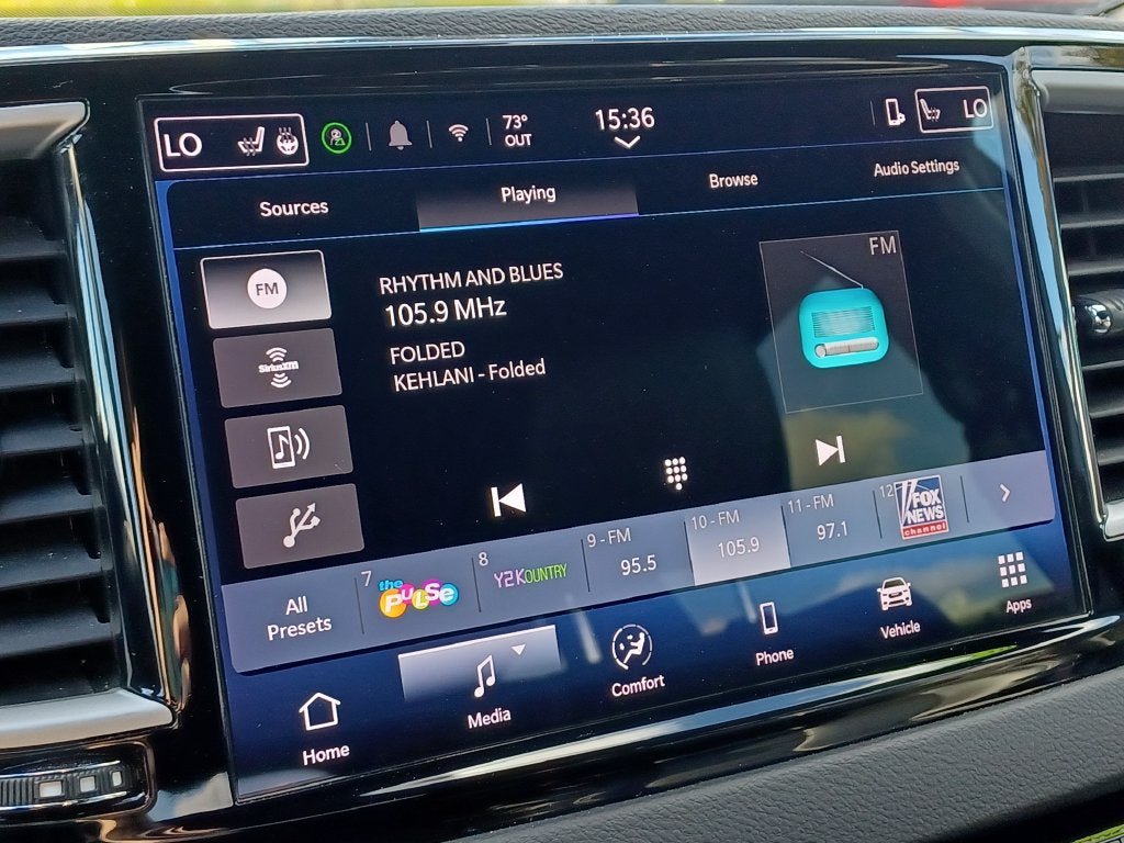 Used 2025 Chrysler Pacifica Select FWD image 16