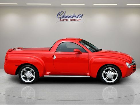Used 2004 Chevrolet SSR w/ Preferred Equipment Group RWD image 3