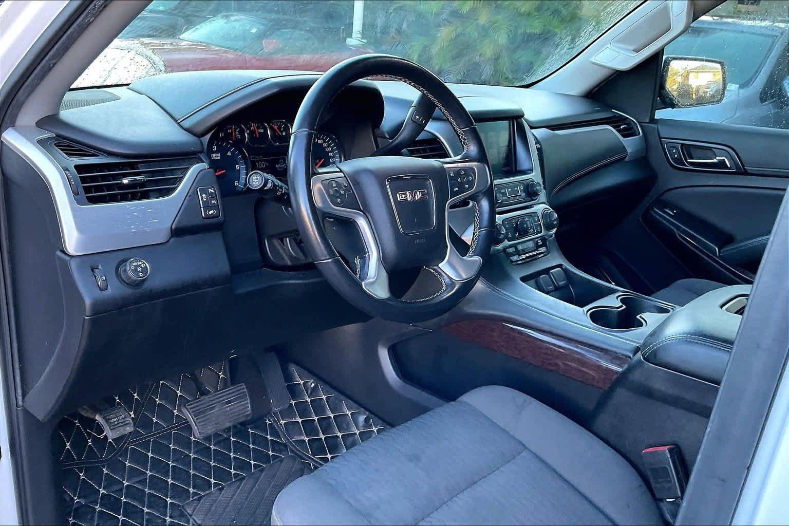 Used 2020 GMC Yukon XL SLE w/ Convenience Package RWD image 2