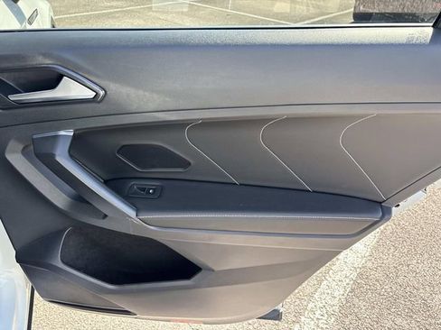 Used 2023 Volkswagen Tiguan SE w/ Panoramic Sunroof Package FWD image 19