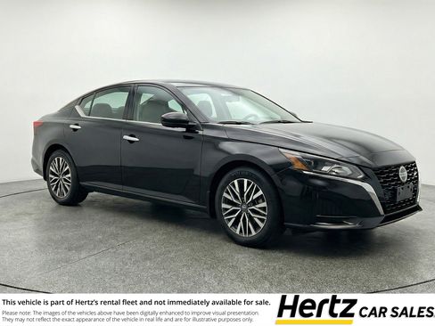 Used 2025 Nissan Altima 2.5 SV image 1