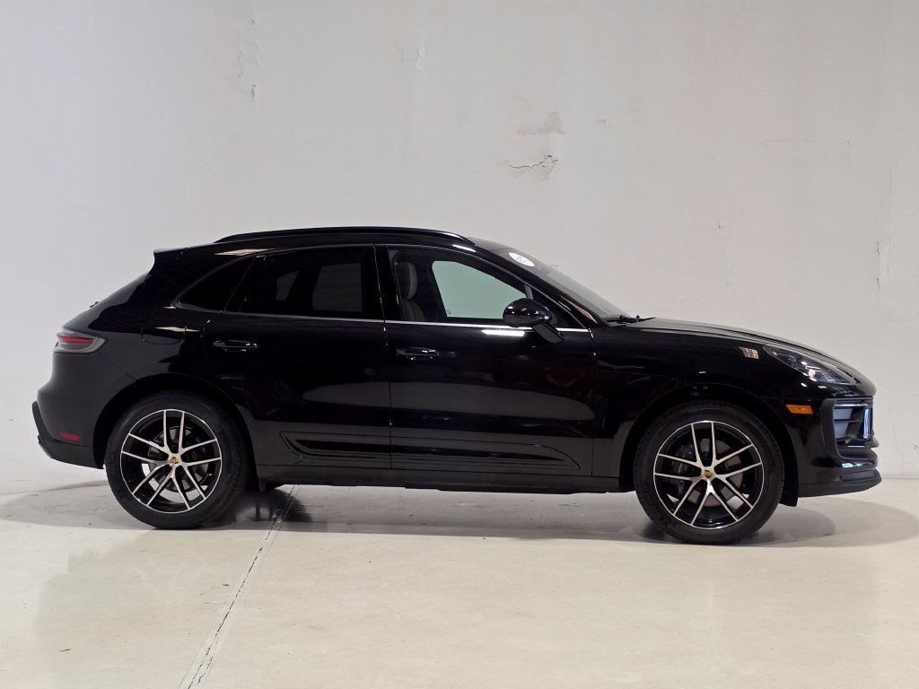 Certified 2026 Porsche Macan AWD/4WD image 9