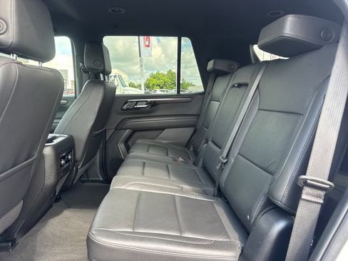 Used 2025 Chevrolet Tahoe LT RWD image 11