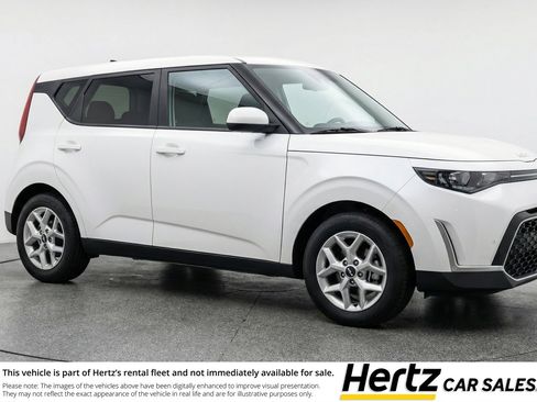 Used 2025 Kia Soul LX w/ LX Technology Package FWD image 1