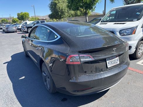 Used 2019 Tesla Model 3 Standard Range Plus image 2