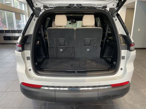 Used 2025 Jeep Grand Cherokee L Limited AWD/4WD image 40