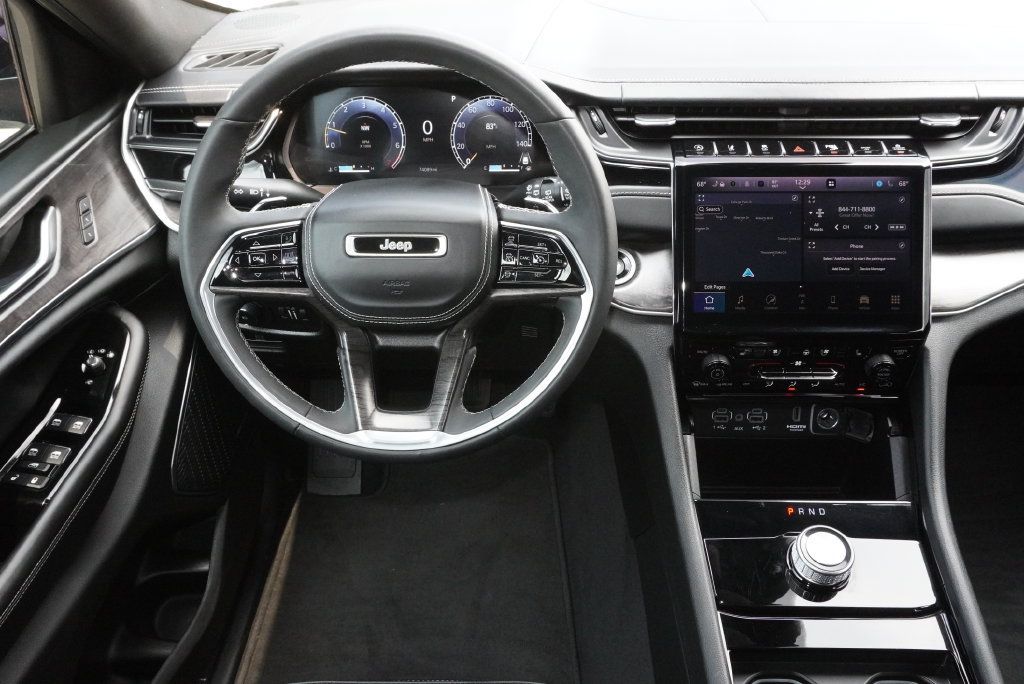 Used 2023 Jeep Grand Cherokee Overland RWD image 22