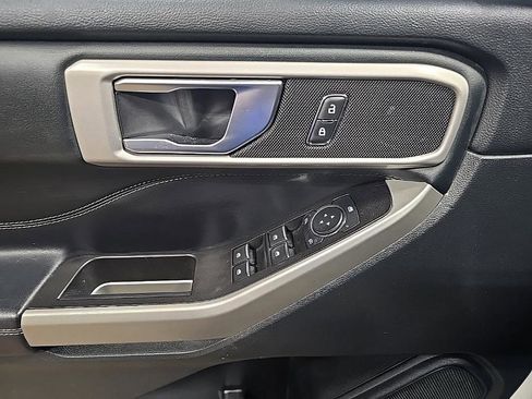 Used 2022 Ford Explorer XLT w/ Equipment Group 202A image 11