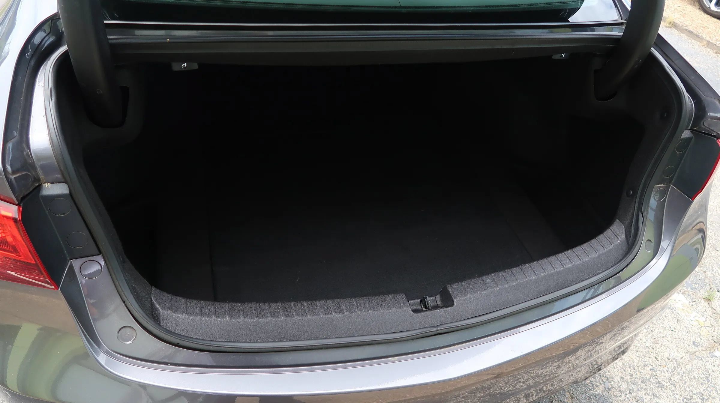 Used 2018 Acura TLX w/ Technology Package FWD image 15