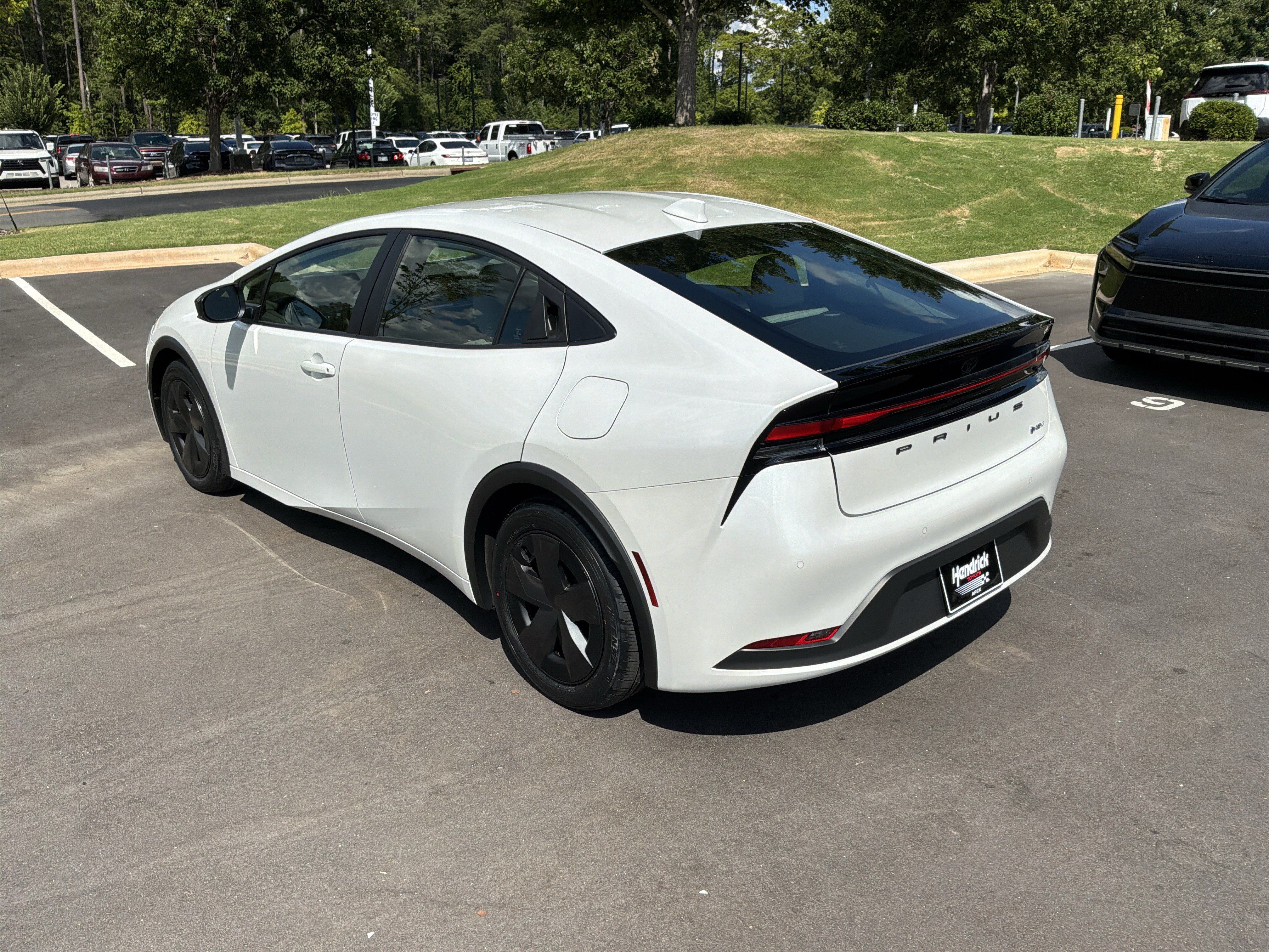 Used 2024 Toyota Prius LE FWD image 8