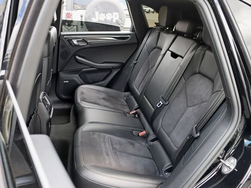 Used 2021 Porsche Macan AWD/4WD image 28