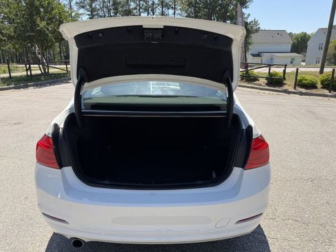 Used 2018 BMW 320i xDrive Sedan AWD/4WD image 18