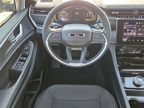 New 2025 Jeep Grand Cherokee Laredo X w/ Luxury Tech Group I image 11