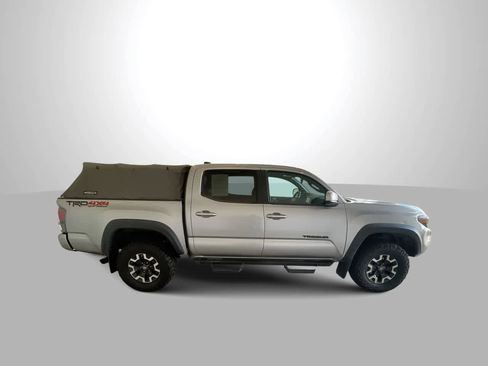 Used 2020 Toyota Tacoma TRD Off-Road w/ TRD Premium Off Road Package image 9