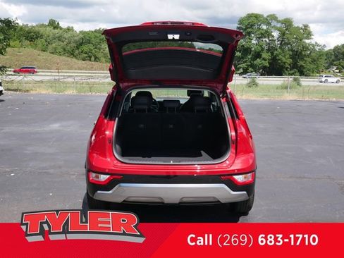 Used 2025 Kia Niro SX image 17