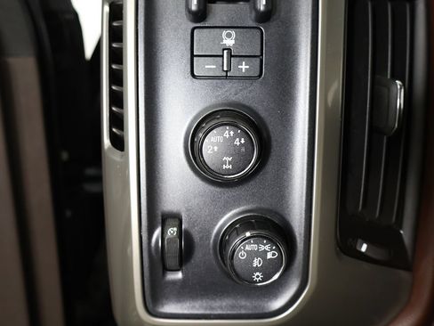 Used 2016 Chevrolet Silverado 1500 High Country w/ High Country Premium Package AWD/4WD image 38