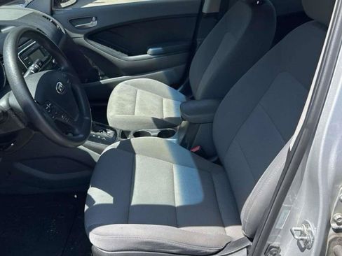 Used 2018 Kia Forte LX FWD image 3
