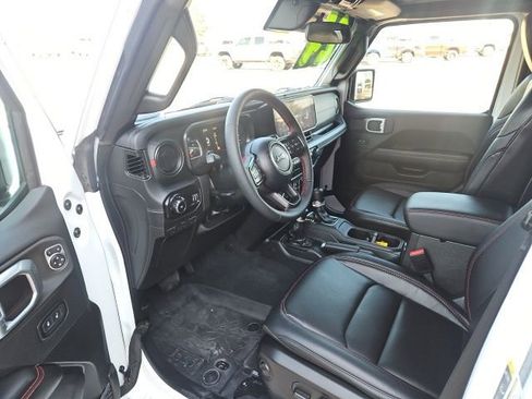 Used 2024 Jeep Wrangler Unlimited Rubicon w/ Convenience Group image 14