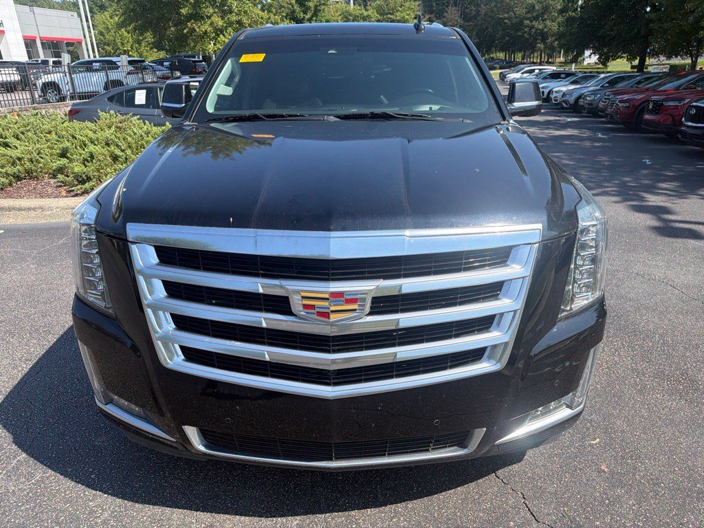 Used 2016 Cadillac Escalade Luxury RWD image 3