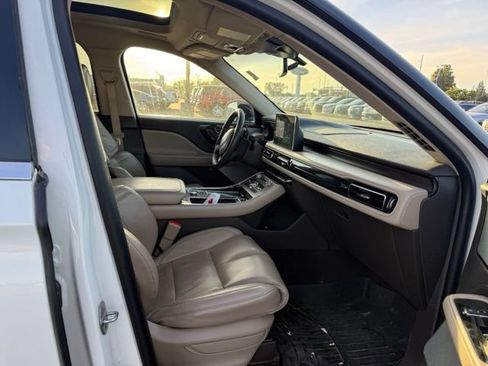Used 2022 Lincoln Aviator Reserve w/ Equipment Group 201A AWD/4WD image 12