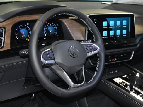 New 2026 Volkswagen Atlas SE AWD/4WD image 2