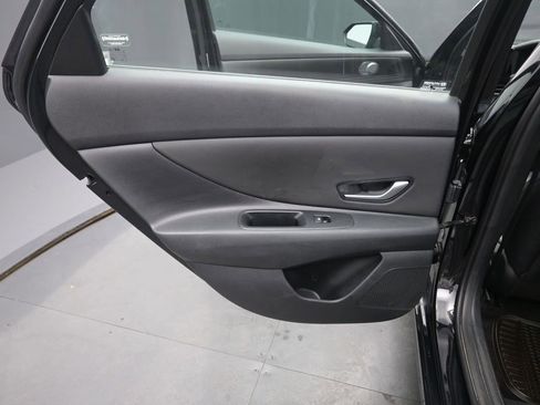 Used 2023 Hyundai Elantra Limited image 14