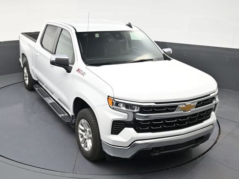 Used 2023 Chevrolet Silverado 1500 LT w/ Z71 Off-Road Package AWD/4WD image 18