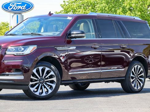 Used 2023 Lincoln Navigator L Reserve AWD/4WD image 5