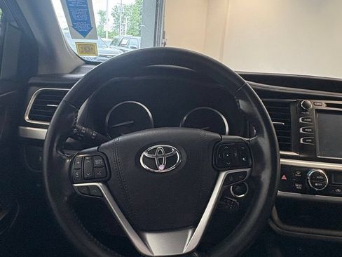 Used 2018 Toyota Highlander XLE AWD/4WD image 12
