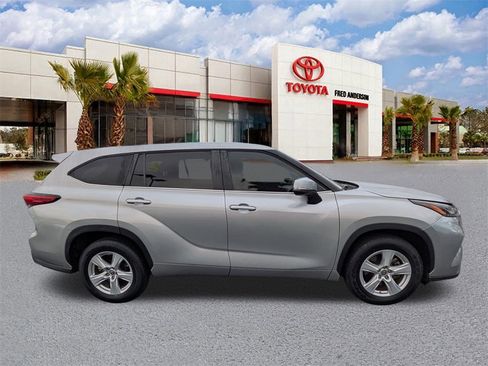 Certified 2023 Toyota Highlander LE image 4