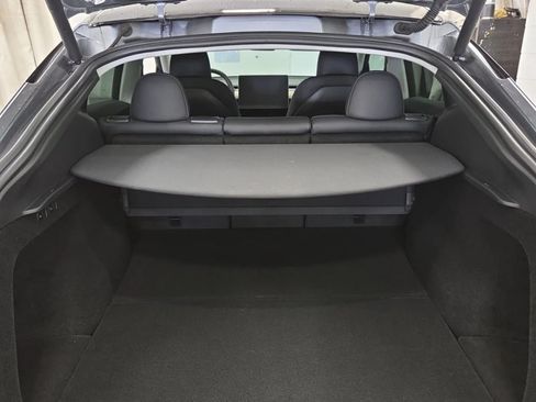 Used 2024 Tesla Model Y Long Range AWD/4WD image 9