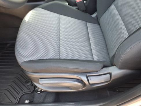 Used 2025 Kia Soul LX w/ LX Technology Package FWD image 13
