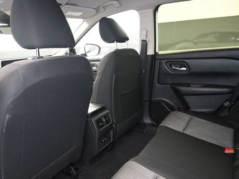 Used 2025 Nissan Rogue SV AWD/4WD image 10