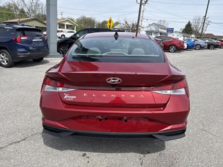 Used 2023 Hyundai Elantra SEL w/ Convenience Package video 4