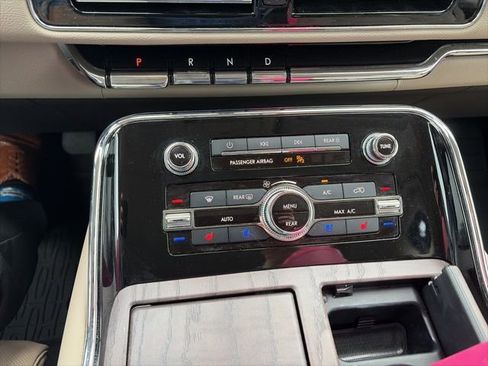 Used 2023 Lincoln Navigator Reserve image 11