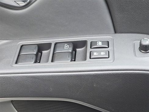 Used 2022 Nissan Frontier SV image 25