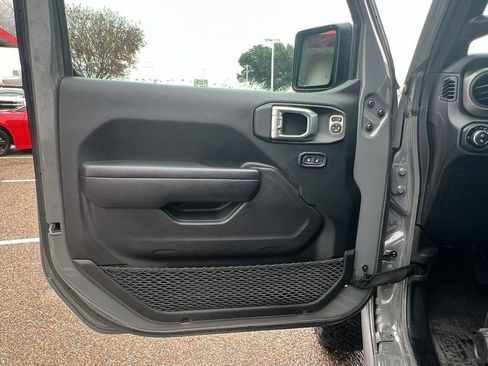 Used 2023 Jeep Gladiator Willys image 14