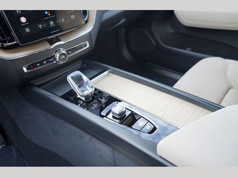 New 2026 Volvo XC60 B5 Plus w/ Protection Package Premier image 15