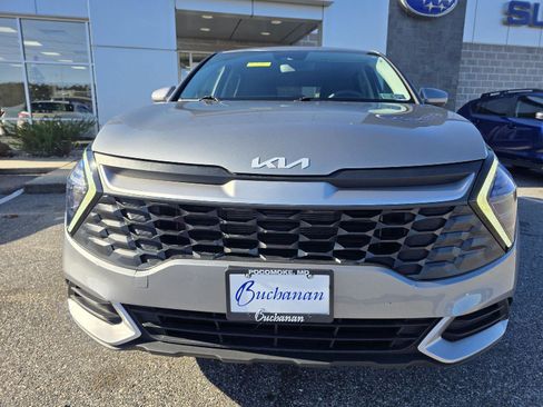 Used 2024 Kia Sportage LX image 2