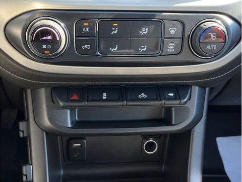 Used 2018 GMC Canyon SLE w/ SLE Convenience Package image 16