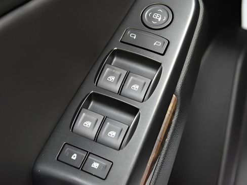 Used 2019 Chevrolet Tahoe LS RWD image 17