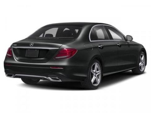 Used 2018 Mercedes-Benz E 300 4MATIC image 2
