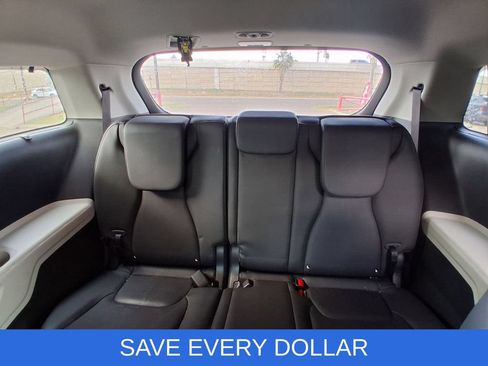 Used 2024 Kia Carnival EX FWD image 17