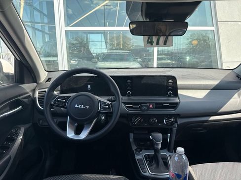 Used 2024 Kia Seltos LX AWD/4WD image 3