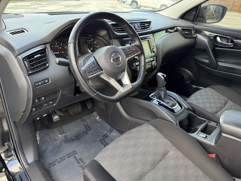 Certified 2021 Nissan Rogue Sport SV image 27