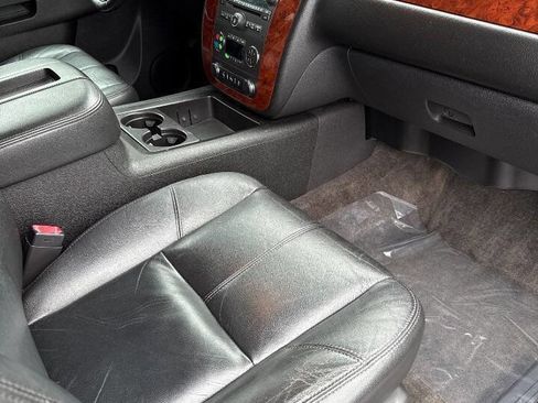 Used 2013 Chevrolet Suburban LT w/ Luxury Package image 19