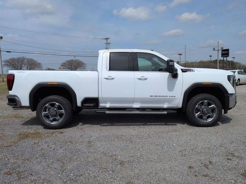 New 2026 GMC Sierra 2500 SLE image 3