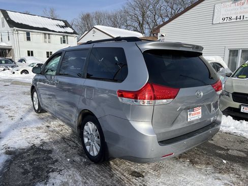Used 2011 Toyota Sienna XLE image 8