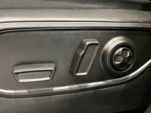 Used 2023 Jeep Grand Cherokee L Laredo image 11